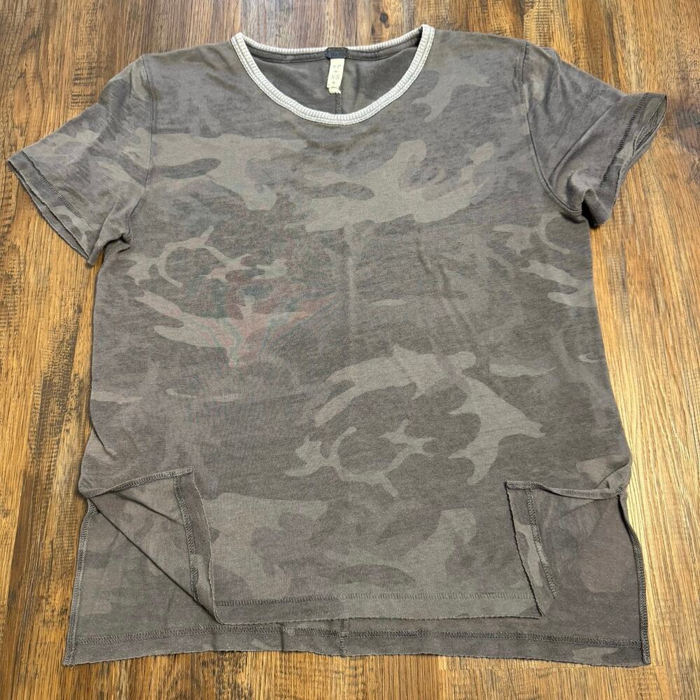 Free People We the Free XS distressed soft gray camo t shirt split hem